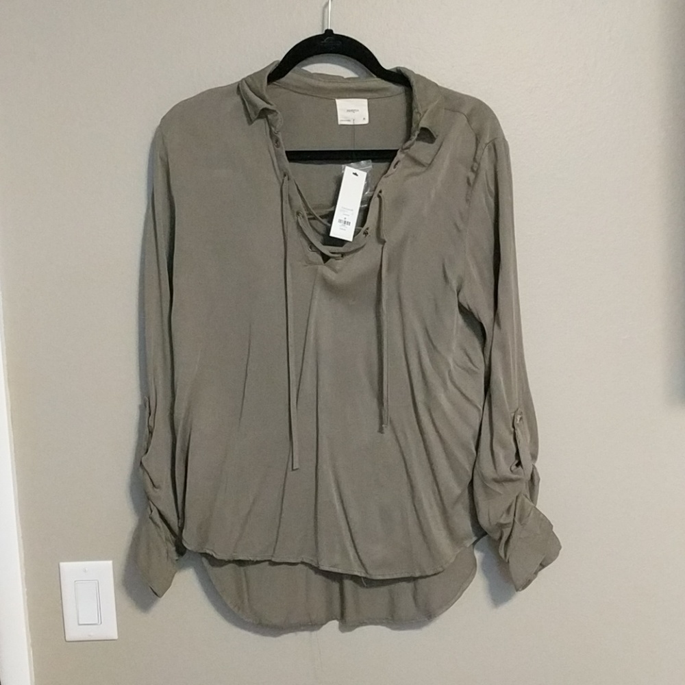 Green medium long sleeve